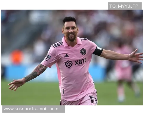 梅西巧妙观察对手防守时机精准助攻展现超凡球技